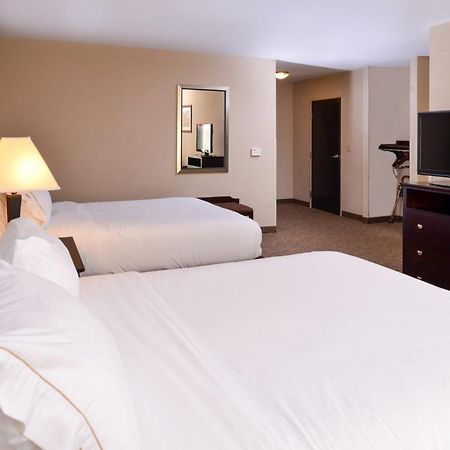 Holiday Inn Express & Suites Fairmont By Ihg Exterior photo