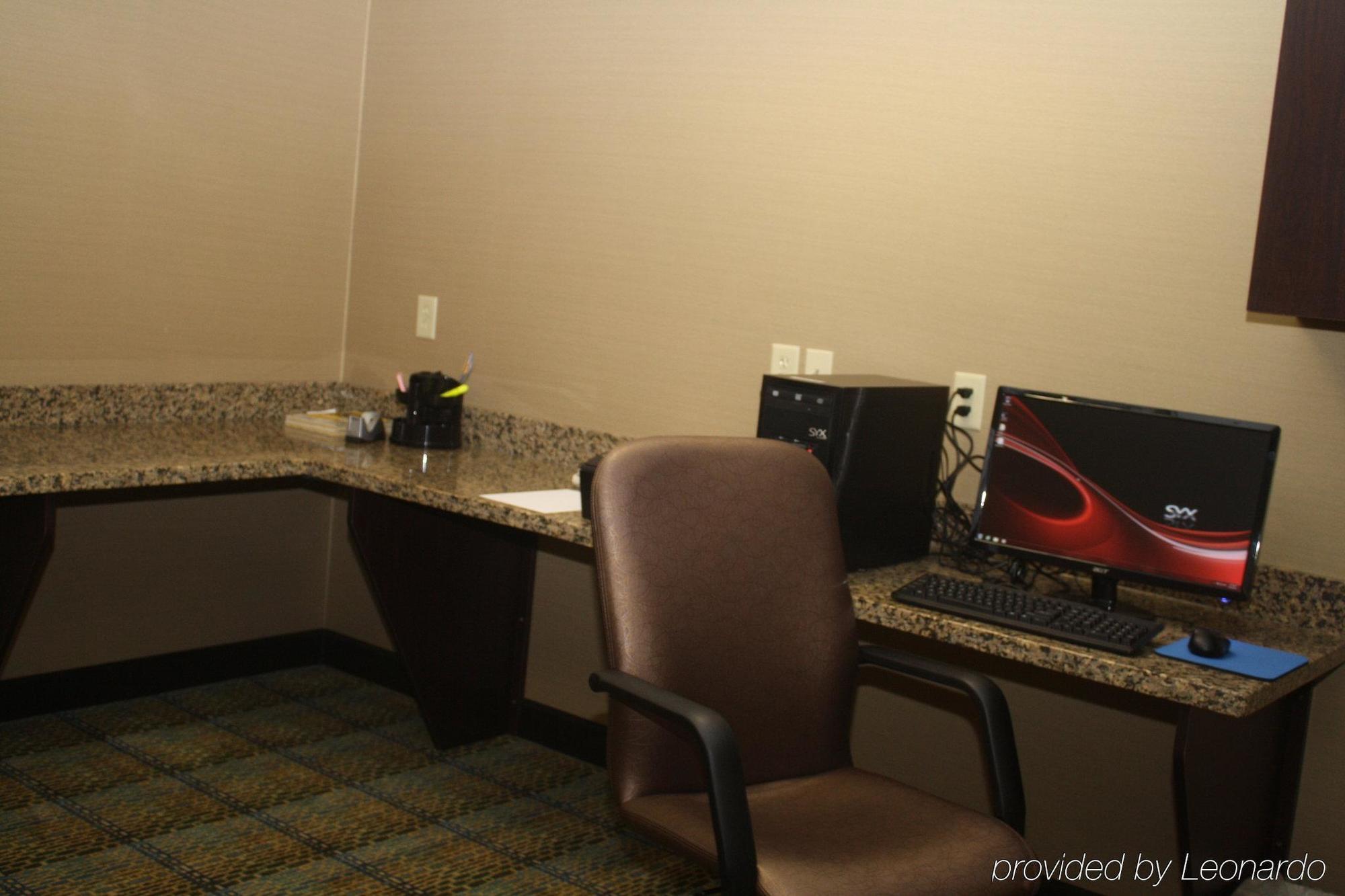 Holiday Inn Express & Suites Fairmont By Ihg Facilities photo